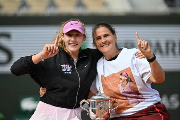 Mirra Andreeva wins women s Roland Garros final PARIS, FRANCE - JUNE 06: Mirra Andreeva holds Coupe Suzanne Lenglen (Suzanne Lenglen Trophy) after winning against Maja Chwalinska (not seen) of Poland during the women s final singles match on day 14 of the French Open tennis tournament on Court Philippe-Chatrier at the Roland-Garros Complex in Paris, France on June 6, 2026. Mustafa Yalcin Anadolu Paris France. Editorial use only. Please get in touch for any other usage.  Copyright: x2026xAnadoluxMustafaxYalcinx