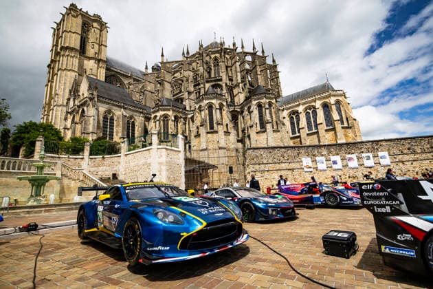 24 HEURES DU MANS 2026 - CITY CENTRE PARADE 23 NEWELL Gray (usa), BARRICHELLO Eduardo (bra), ADAM Jonny (gbr), Heart of Racing Team, Aston Martin Vantage AMR LMGT3 23, LM GT3, action during the City Center Parade of the 24 Hours of Le Mans 2026, 3rd round of the 2026 FIA World Endurance Championship, on June 6, 2026 in Le Mans, France - Le MansFrance Copyright: xJULIENxDELFOSSEx