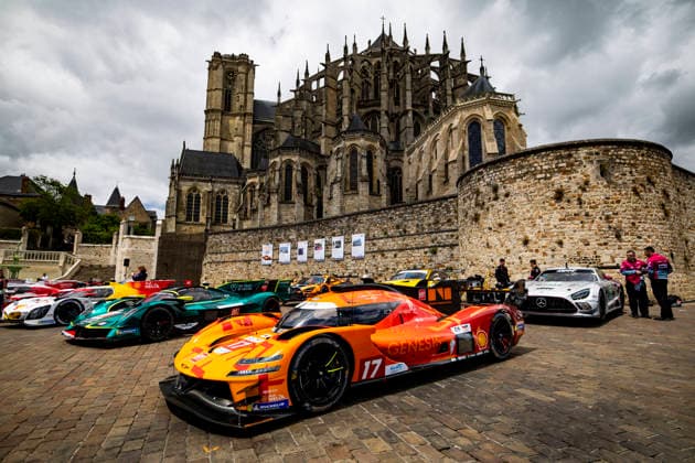 24 HEURES DU MANS 2026 - CITY CENTRE PARADE 17 LOTTERER Andrà (ger), DERANI Pipo (bra), JAUBERT Mathys (fra), Genesis Magma Racing, Genesis GMR-001 17, Hypercar, action during the City Center Parade of the 24 Hours of Le Mans 2026, 3rd round of the 2026 FIA World Endurance Championship, on June 6, 2026 in Le Mans, France - Le MansFrance Copyright: xJULIENxDELFOSSEx
