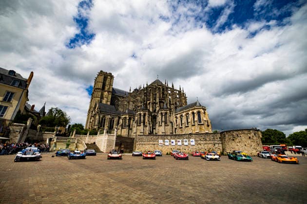 24 HEURES DU MANS 2026 - CITY CENTRE PARADE Familly picture of cars during the City Center Parade of the 24 Hours of Le Mans 2026, 3rd round of the 2026 FIA World Endurance Championship, on June 6, 2026 in Le Mans, France - Le MansFrance  Copyright: xJULIENxDELFOSSEx