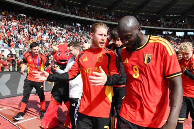 260606 Belgium vs Tunisia Belgium™s player greet the public after friendly football game between the national teams of Belgium, called the red devils and Tunisia ahead of the FIFA World Cup, WM, Weltmeisterschaft, Fussball 2026 on June 6 , 2026 in Brussel, Belgium. (Photo by Jill Delsaux Isosport) Brussel Belgium  Copyright: xJillxDelsauxx DSC_8649