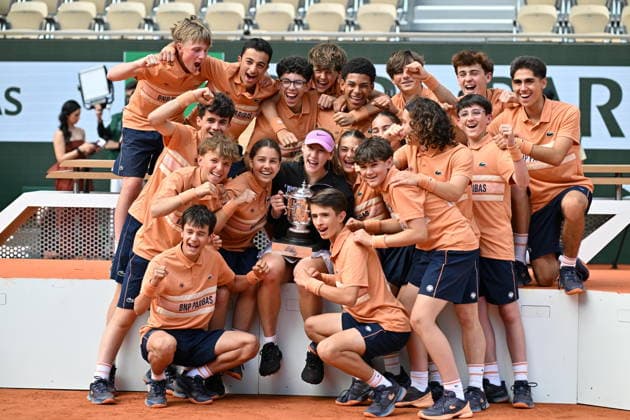 Mirra Andreeva wins women s Roland Garros final PARIS, FRANCE - JUNE 06: Mirra Andreeva holds Coupe Suzanne Lenglen (Suzanne Lenglen Trophy) after winning against Maja Chwalinska (not seen) of Poland during the Women s Singles final match on day 14 of the French Open tennis tournament on Court Philippe-Chatrier at the Roland-Garros Complex in Paris, France on June 6, 2026. Mustafa Yalcin Anadolu Paris France. Editorial use only. Please get in touch for any other usage.  Copyright: x2026xAnadoluxMustafaxYalcinx