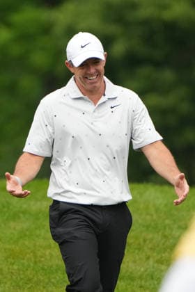 DUBLIN, OH - JUNE 06: Rory McIlroy of Northern Ireland reacts after playing shot from the first tee during third round of the Memorial Tournament on June 06, 2026 at the Muirfield Village Golf Club in Dublin, Ohio. (Photo by Jason Mowry Icon Sportswire) GOLF: JUN 06 PGA, Golf Herren the Memorial Tournament presented by Workday EDITORIAL USE ONLY Icon260606010