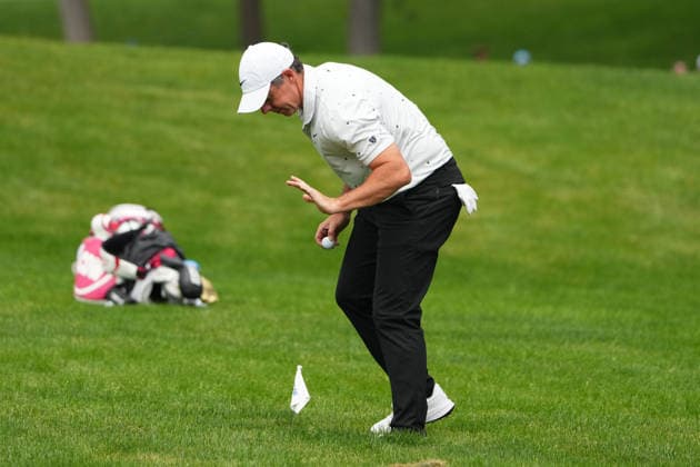 DUBLIN, OH - JUNE 06: Rory McIlroy of Northern Ireland marks his ball location after play is suspended during third round of the Memorial Tournament on June 06, 2026 at the Muirfield Village Golf Club in Dublin, Ohio. (Photo by Jason Mowry Icon Sportswire) GOLF: JUN 06 PGA, Golf Herren the Memorial Tournament presented by Workday EDITORIAL USE ONLY Icon260606013