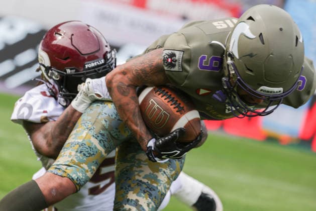 AMERICAN FOOTBALL - AFLE, Vikings vs Fire VIENNA,AUSTRIA,06.JUN.26 - AMERICAN FOOTBALL - AFLE, American Football League Europe, Vienna Vikings vs Rhein Fire. Image shows Nazir Streater (Rhein Fire) and Amani Dennis (Vikings).  GEPAxpictures xDavidxBitzan