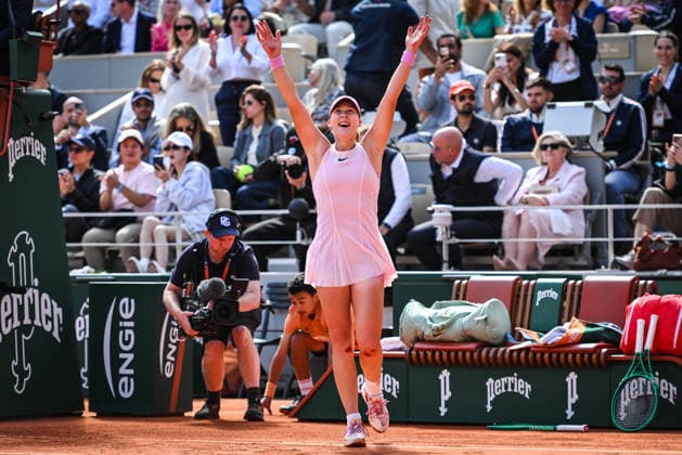 June 6, 2026, Paris, France, France: Mirra ANDREEVA of Russia celebrates his victory during the fourteenth day of the Roland-Garros 2026, French Open 2026, Grand Slam tennis tournament at Roland-Garros Stadium on June 06, 2026 in Paris, France. Paris France - ZUMAm308 20260606_zsp_m308_009 Copyright: xMatthieuxMirvillex