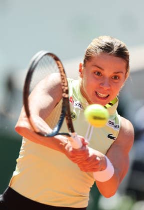 (260606) -- PARIS, June 6, 2026 -- Maja Chwalinska hits a return during the women s singles final match between Mirra Andreeva of Russia and Maja Chwalinska of Poland at the French Open tennis tournament at Roland Garros, Paris, France, June 6, 2026. ) (SP)FRANCE-PARIS-TENNIS-FRENCH OPEN-WOMEN S SINGLES-FINAL WuxHuiwo 