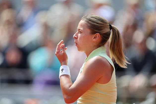 (260606) -- PARIS, June 6, 2026 -- Maja Chwalinska reacts during the women s singles final match between Mirra Andreeva of Russia and Maja Chwalinska of Poland at the French Open tennis tournament at Roland Garros, Paris, France, June 6, 2026. ) (SP)FRANCE-PARIS-TENNIS-FRENCH OPEN-WOMEN S SINGLES-FINAL WuxHuiwo 
