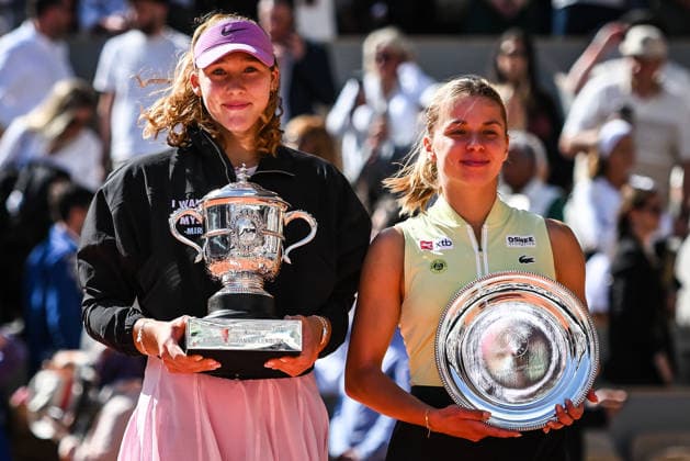 June 6, 2026, Paris, France, France: Mirra ANDREEVA of Russia and Maja CHWALINSKA of Poland celebrate with the trophies during the fourteenth day of the Roland-Garros 2026, French Open 2026, Grand Slam tennis tournament at Roland-Garros Stadium on June 06, 2026 in Paris, France. Roland Garros 2026 - Day 14  - ZUMAm308 20260606_zsp_m308_015 Copyright: xMatthieuxMirvillex