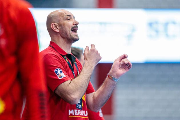 Davor Dominikovic (TuS N-Luebbecke, Trainer) gestikuliert GER, TuS N-Luebbecke vs. HC Oppenweiler Backnang, Handball, 2. Bundesliga, 34. Spieltag, Spielzeit 2025 2026, 06.06.2026 GER, TuS N-Luebbecke vs. HC Oppenweiler Backnang, Handball, 2. Bundesliga, 34. Spieltag, Spielzeit 2025 2026, 06.06.2026 Luebbecke Copyright: xEibner-Pressefoto JanxRollingerx EP_JSK