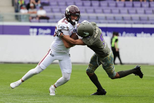 AMERICAN FOOTBALL - AFLE, Vikings vs Fire VIENNA,AUSTRIA,06.JUN.26 - AMERICAN FOOTBALL - AFLE, American Football League Europe, Vienna Vikings vs Rhein Fire. Image shows Leon Hoeltker (Rhein Fire) and Amani Dennis (Vikings).  GEPAxpictures xDavidxBitzan