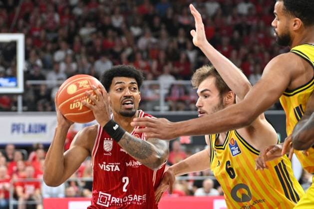 BAMBERG 06.06.2026 --- Basketball ---- easycredit 1. Basketball Bundesliga ---- 4. Playoff-Halbfinale: Bamberg Baskets vs Alba Berlin --- Ibrahim Watson-Boye (2, Bamberg Baskets) gegen Malte Delow (6, Alba Berlin) --- Foto: Hans-Martin Issler isslerimages ---- Bamberg Baskets vs Alba Berlin