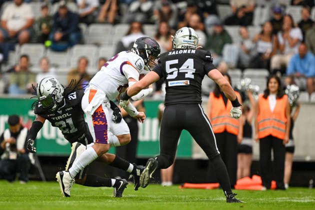 AMERICAN FOOTBALL - EFA, Raiders vs Galaxy INNSBRUCK,AUSTRIA,06.JUN.26 - AMERICAN FOOTBALL - EFA, European Football Alliance, Raiders Tirol vs Frankfurt Galaxy. Image shows Jaron Wilson (Raiders), Ethan Garbers (Galaxy) and Felix Salonen (Raiders).  GEPAxpictures xDanielxSchoenherr