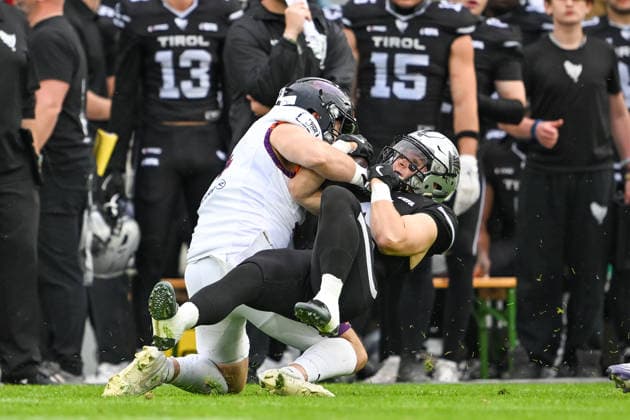 AMERICAN FOOTBALL - EFA, Raiders vs Galaxy INNSBRUCK,AUSTRIA,06.JUN.26 - AMERICAN FOOTBALL - EFA, European Football Alliance, Raiders Tirol vs Frankfurt Galaxy. Image shows Toby Naylor (Galaxy) and Marco Schneider (Raiders).  GEPAxpictures xDanielxSchoenherr
