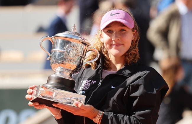 La Russe Mirra Andreeva remporte les Internationaux de France de Tennis de Roland Garros 2026 face à la polonaise Maja Chwalinska (6 3 - 6 2) à Paris le 6 juin 2026. Jacovides-Moreau Bestimage Russian Mirra Andreeva wins the 2026 French Open at Roland Garros against Polish Maja Chwalinska (6 3 - 6 2) in Paris on June 6, 2026. Paris France  Copyright: xJACOVIDES-MOREAUx xBESTIMAGExJACOVIDES-MOREAUx xBESTIMAGEx