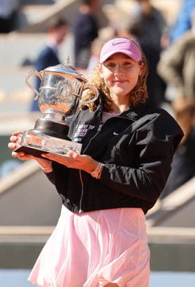La Russe Mirra Andreeva remporte les Internationaux de France de Tennis de Roland Garros 2026 face à la polonaise Maja Chwalinska (6 3 - 6 2) à Paris le 6 juin 2026. Jacovides-Moreau Bestimage Russian Mirra Andreeva wins the 2026 French Open at Roland Garros against Polish Maja Chwalinska (6 3 - 6 2) in Paris on June 6, 2026. Paris France  Copyright: xJACOVIDES-MOREAUx xBESTIMAGExJACOVIDES-MOREAUx xBESTIMAGEx