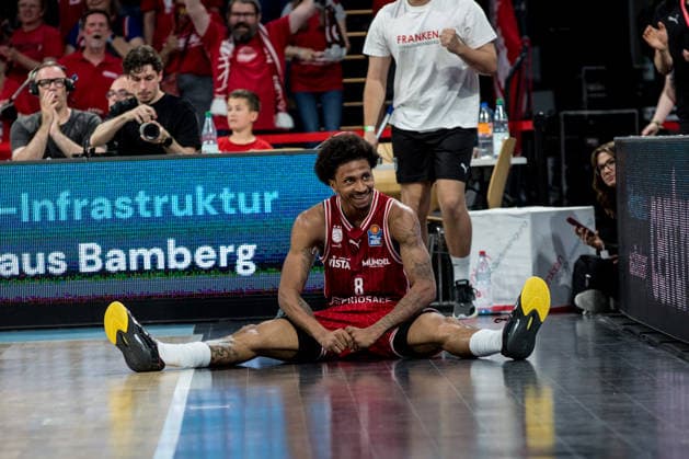 Bamberg, Deutschland 06. Juni 2026: 1. BBL Playoff Halbfinale - 2025 2026 - Sp. 4 - Bamberg Baskets gegen Alba Berlin Im Bild: Demarcus Demonia (Bamberg) jubelt weil er gefault wurde beim 3 Punkte Wurf Brose Arena Bayern Copyright: xFotostandx xSchmittx