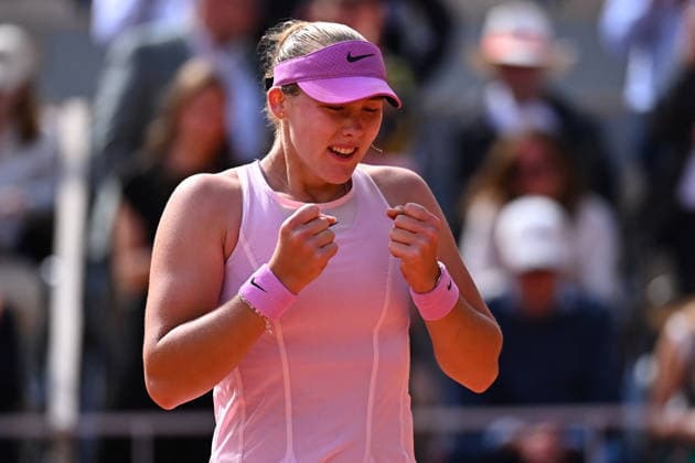 Andreeva Wins French Open as Chwalinska Fairytale Ends - Paris Mirra Andreeva (RUS) wins her first title at the 2026 Roland-Garros tournament in Paris, France, on June 6, 2026. Photo by Corinne Dubreuil ABACAPRESS.COM Paris France  Copyright: xDubreuilxCorinne ABACAx