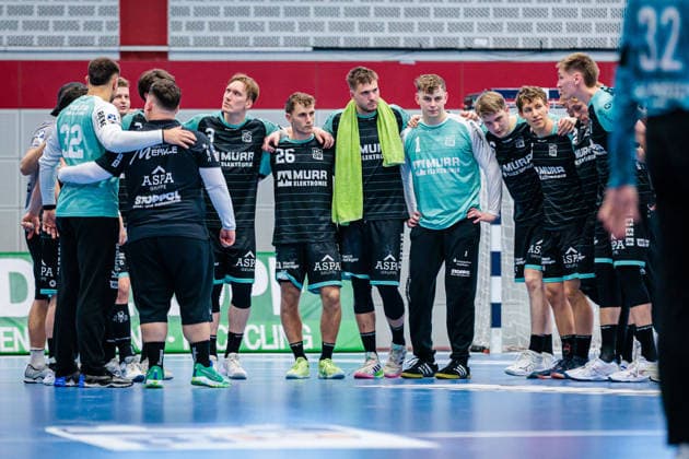 Die Mannschaft von HC Oppenweiler Backnang zeigt sich nach Spielende enttaeuscht ueber die 38:33 Niederlage GER, TuS N-Luebbecke vs. HC Oppenweiler Backnang, Handball, 2. Bundesliga, 34. Spieltag, Spielzeit 2025 2026, 06.06.2026 GER, TuS N-Luebbecke vs. HC Oppenweiler Backnang, Handball, 2. Bundesliga, 34. Spieltag, Spielzeit 2025 2026, 06.06.2026 Luebbecke Copyright: xEibner-Pressefoto JanxRollingerx EP_JSK