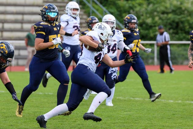 2026_06_06 , Kobras Ladies vs Braunschweig Lions, GFL-Frauen, Stadion Wilmersdorf Alicia Sorge (Lady Lions Braunschweig, 44) laeuft mit dem Ball selbst