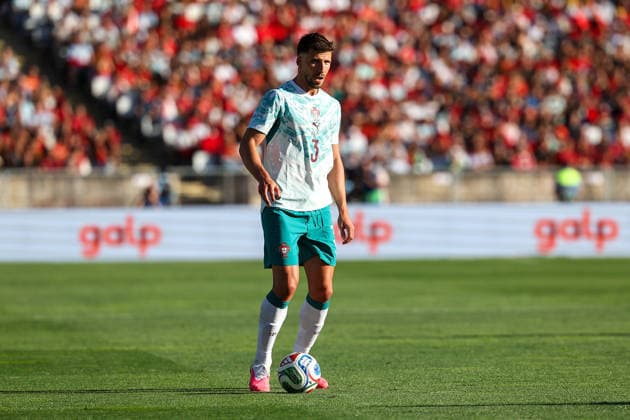 Ruben Dias (Portugal) in action, with the ball during the International Friendly, Länderspiel, Nationalmannschaft match between Portugal and Chile at Estadio Nacional do Jamor on June 6, 2026, in Oeiras, Portugal. The match serves as preparation for the 2026 FIFA World Cup, WM, Weltmeisterschaft, Fussball in the United States. Copyright: JoaquimxFerreira