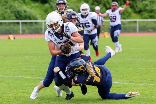 2026_06_06 , Kobras Ladies vs Braunschweig Lions, GFL-Frauen, Stadion Wilmersdorf Alicia Sorge (Lady Lions Braunschweig, 44) wird getackelt *** 2026 06 06 , Kobras Ladies vs Braunschweig Lions, GFL Women, Stadion Wilmersdorf Alicia Sorge Lady Lions Braunschweig, 44 is tackled