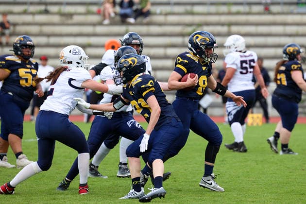 2026_06_06 , Kobras Ladies vs Braunschweig Lions, GFL-Frauen, Stadion Wilmersdorf Deborah Joachim (Kobra Ladies, 08) seitz sich mit dem Ball durch