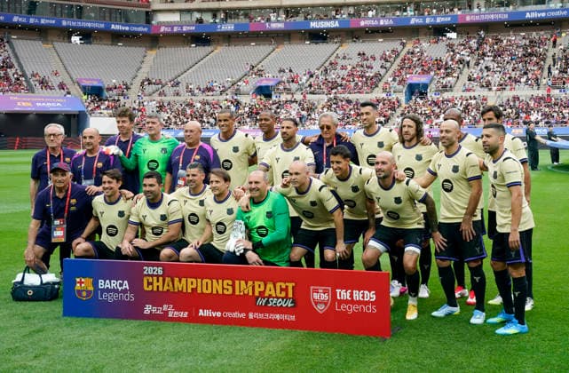 June 6, 2026, Seoul, Mapo-Gu, South Korea: On June 6, a match between BaroÂßa Legends and The Reds Legends took place at the Seoul World Cup Stadium in Mapo-gu, Seoul, as part of the Ã¢â‚¬oe2026 Champions Impact in SeoulÃ¢â‚¬Â event..The players are posing for a commemorative photo before the match begins. The Return Of BaroÂßA And The Reds Legend  - ZUMAk199 0858498421st Copyright: xKimxDohyeonx