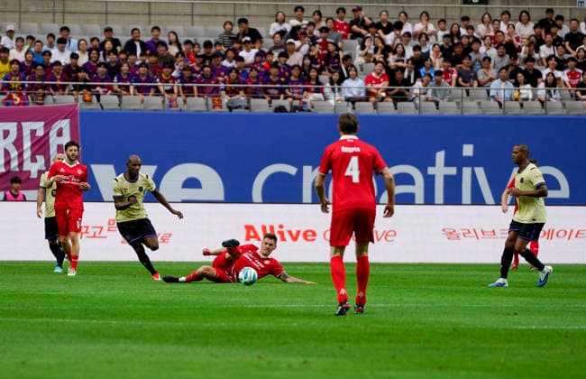 June 7, 2026, Seoul, Mapo-Gu, South Korea: The first half of the Ã¢â‚¬oe2026 Champions Impact in SeoulÃ¢â‚¬Â kicked off on June 6 at the Seoul World Cup Stadium in Mapo, Seoul. The match between the BaroÂßa Legends and the Reds Legends was as intense as a game between professional soccer players. 2026 Champions Impact In Seoul: First Half  - ZUMAk199 0858505112st Copyright: xKimxDohyeonx
