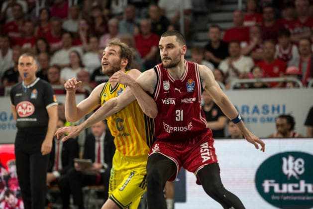 Bamberg, Deutschland 06. Juni 2026: 1. BBL Playoff Halbfinale - 2025 2026 - Sp. 4 - Bamberg Baskets gegen Alba Berlin Im Bild: v. li. Malte Delow (Berlin) und Daniel Keppeler (Bamberg) Brose Arena Bayern Copyright: xFotostandx xSchmittx