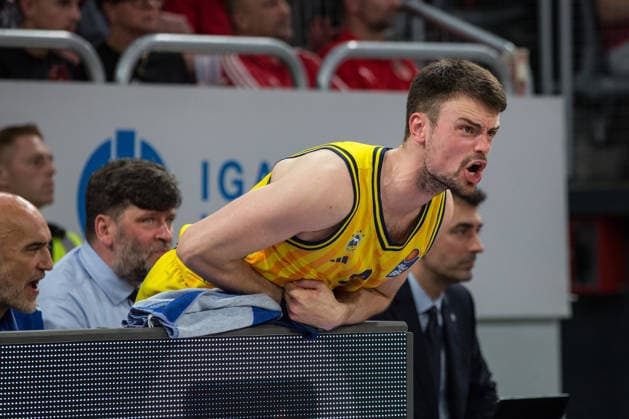 Bamberg, Deutschland 06. Juni 2026: 1. BBL Playoff Halbfinale - 2025 2026 - Sp. 4 - Bamberg Baskets gegen Alba Berlin Im Bild: Jonas Mattisseck (Berlin) ruft ins Spielfeld Brose Arena Bayern Copyright: xFotostandx xSchmittx