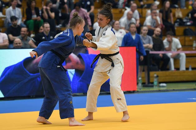 Deutsche Judo-Meisterschaft 2026 am 06.06.2026 in der Sporthalle an der Krefelder Straße in Duisburg Frauen -57KG Sophie Scharnberg ( weiss ) - Pia Urban ( blau )