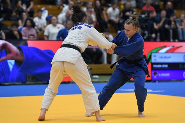 Deutsche Judo-Meisterschaft 2026 am 06.06.2026 in der Sporthalle an der Krefelder Straße in Duisburg Frauen -57KG Sophie Scharnberg ( weiss ) - Pia Urban ( blau )