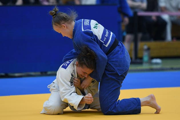 Deutsche Judo-Meisterschaft 2026 am 06.06.2026 in der Sporthalle an der Krefelder Straße in Duisburg Frauen -57KG Sophie Scharnberg ( weiss ) - Pia Urban ( blau )