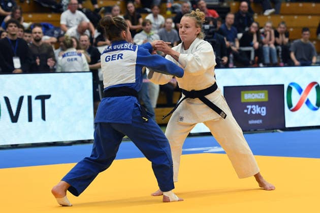 Deutsche Judo-Meisterschaft 2026 am 06.06.2026 in der Sporthalle an der Krefelder Straße in Duisburg Frauen -57KG Jana Ziegler ( weiss ) - Laila Göbel ( blau )