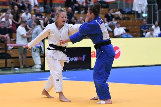 Deutsche Judo-Meisterschaft 2026 am 06.06.2026 in der Sporthalle an der Krefelder Straße in Duisburg Frauen -57KG Jana Ziegler ( weiss ) - Laila Göbel ( blau )