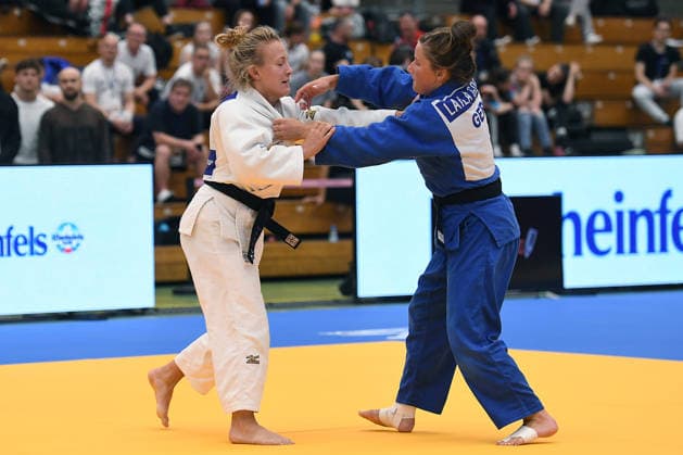 Deutsche Judo-Meisterschaft 2026 am 06.06.2026 in der Sporthalle an der Krefelder Straße in Duisburg Frauen -57KG Jana Ziegler ( weiss ) - Laila Göbel ( blau )