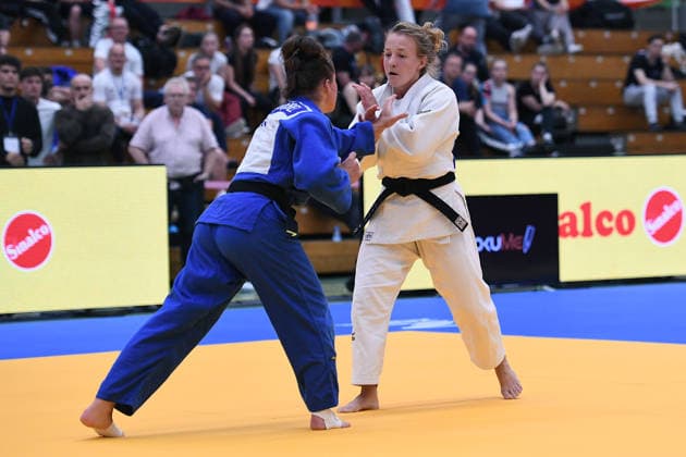 Deutsche Judo-Meisterschaft 2026 am 06.06.2026 in der Sporthalle an der Krefelder Straße in Duisburg Frauen -57KG Jana Ziegler ( weiss ) - Laila Göbel ( blau )