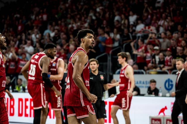 Bamberg, Deutschland 06. Juni 2026: 1. BBL Playoff Halbfinale - 2025 2026 - Sp. 4 - Bamberg Baskets gegen Alba Berlin Im Bild: Ibi Watson (Bamberg) jubelt und schreit vor Freude Brose Arena Bayern Copyright: xFotostandx xSchmittx