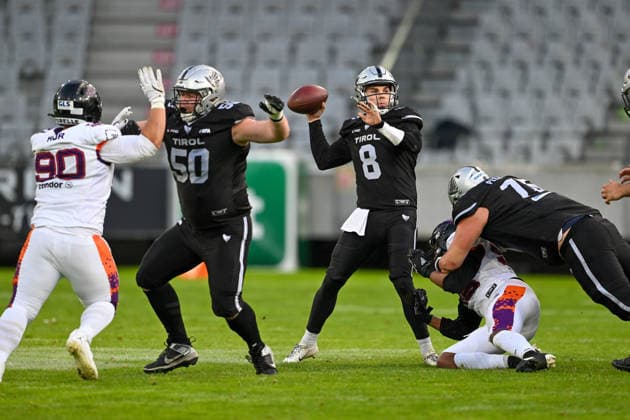 AMERICAN FOOTBALL - EFA, Raiders vs Galaxy INNSBRUCK,AUSTRIA,06.JUN.26 - AMERICAN FOOTBALL - EFA, European Football Alliance, Raiders Tirol vs Frankfurt Galaxy. Image shows Marc Anthony Hor (Galaxy), Sauli Puustinen, Steven Krajewski (Raiders) and David Perathoner (Raiders).  GEPAxpictures xDanielxSchoenherr
