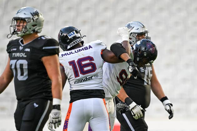 AMERICAN FOOTBALL - EFA, Raiders vs Galaxy INNSBRUCK,AUSTRIA,06.JUN.26 - AMERICAN FOOTBALL - EFA, European Football Alliance, Raiders Tirol vs Frankfurt Galaxy. Image shows the rejoicing of Chris Mulumba (Galaxy) and Jahn Jesus Lara Perez (Galaxy).  GEPAxpictures xDanielxSchoenherr