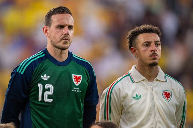 Football - International Friendly, Länderspiel, Nationalmannschaft - Romania v Wales BUCHAREST, ROMANIA - Saturday, June 6, 2026: Wales goalkeeper Daniel Ward (L) and captain Ethan Ampadu line-up before an International Friendly match between Romania and Wales at the Stadionul Steaua. (Photo by Alex Nicodim Propaganda) BUCHAREST Stadionul Steaua BUCHAREST ROMANIA  Copyright: xDavidxRawcliffex P2026-06-06-Romania_Wales-135