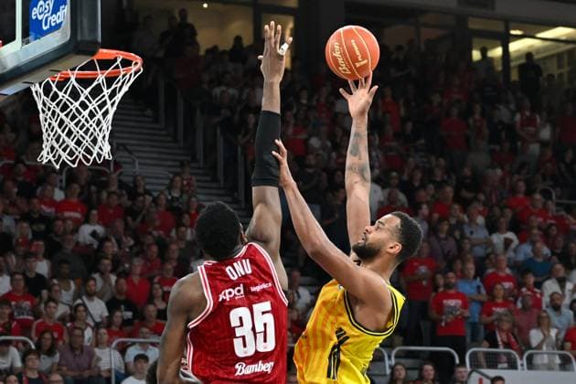 BAMBERG 06.06.2026 --- Basketball ---- easycredit 1. Basketball Bundesliga ---- 4. Playoff-Halbfinale: Bamberg Baskets vs Alba Berlin --- Norris Agbakoko (17, Alba Berlin) gegen Ejofor Onu (35, Bamberg Baskets) --- Foto: Hans-Martin Issler isslerimages ---- Bamberg Baskets vs Alba Berlin