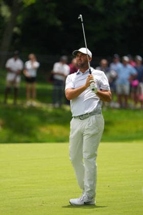 DUBLIN, OH - JUNE 06: Scottie Scheffler of the United States plays his shot from the fairway on hole 2 during third round of the Memorial Tournament on June 06, 2026 at the Muirfield Village Golf Club in Dublin, Ohio. (Photo by Jason Mowry Icon Sportswire) GOLF: JUN 06 PGA, Golf Herren the Memorial Tournament presented by Workday EDITORIAL USE ONLY Icon260606025