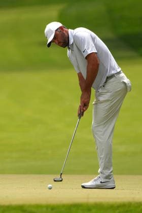 DUBLIN, OH - JUNE 06: Scottie Scheffler of the United States putts on hole 2 during third round of the Memorial Tournament on June 06, 2026 at the Muirfield Village Golf Club in Dublin, Ohio. (Photo by Jason Mowry Icon Sportswire) GOLF: JUN 06 PGA, Golf Herren the Memorial Tournament presented by Workday EDITORIAL USE ONLY Icon260606028
