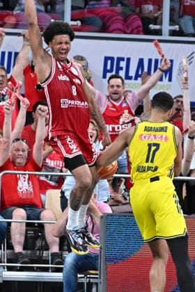 BAMBERG 06.06.2026 --- Basketball ---- easycredit 1. Basketball Bundesliga ---- 4. Playoff-Halbfinale: Bamberg Baskets vs Alba Berlin --- Demarcus Demonia (8, Bamberg Baskets) jubelt --- Foto: Hans-Martin Issler isslerimages ---- Bamberg Baskets vs Alba Berlin
