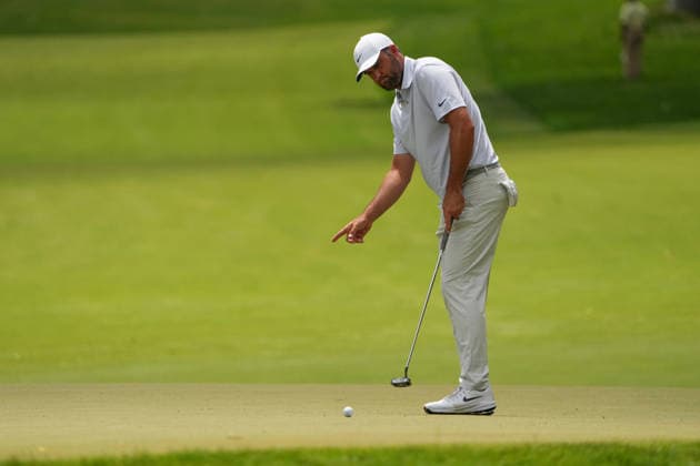 DUBLIN, OH - JUNE 06: Scottie Scheffler of the United States react to missing his put on the 2nd hole during third round of the Memorial Tournament on June 06, 2026 at the Muirfield Village Golf Club in Dublin, Ohio. (Photo by Jason Mowry Icon Sportswire) GOLF: JUN 06 PGA, Golf Herren the Memorial Tournament presented by Workday EDITORIAL USE ONLY Icon260606029