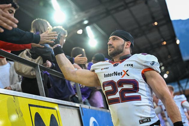 AMERICAN FOOTBALL - EFA, Raiders vs Galaxy INNSBRUCK,AUSTRIA,06.JUN.26 - AMERICAN FOOTBALL - EFA, European Football Alliance, Raiders Tirol vs Frankfurt Galaxy. Image shows Gerald Ameln (Galaxy).  GEPAxpictures xDanielxSchoenherr