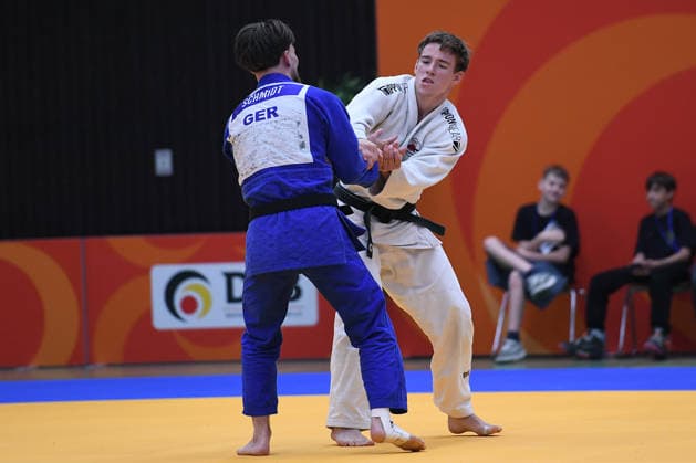 Deutsche Judo-Meisterschaft 2026 am 06.06.2026 in der Sporthalle an der Krefelder Straße in Duisburg Männer -73KG Joseph Lehniger ( weiss ) - Noel Schmidt ( blau )