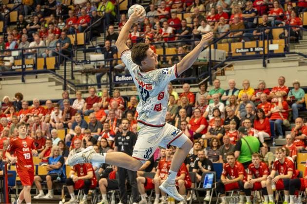 2. HBL (Handball-Bundesliga), Saison 2025 26, 34. Spieltag: Eulen Ludwigshafen gegen TV 05 07 Hüttenberg***Leon Stehl (32, Hüttenberg) mit erfolgreichem Abschluss *** 2 HBL Handball Bundesliga , Season 2025 26, 34 Matchday Eulen Ludwigshafen vs TV 05 07 HüttenbergLeon Stehl 32, Hüttenberg with successful finish Copyright: xUdoxHerrmannx